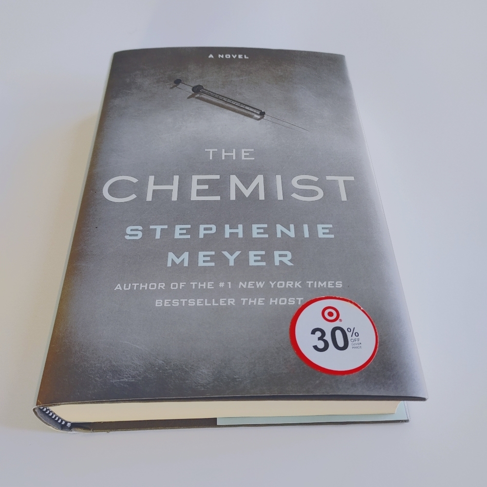 🔬The Chemist book by Stephanie Meyer